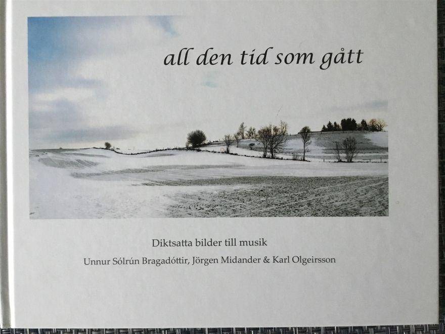 Vår fina bok från 2011. Längst bak i boken finns en cd. Lizette Medz Andersson sjunger alla dikterna.